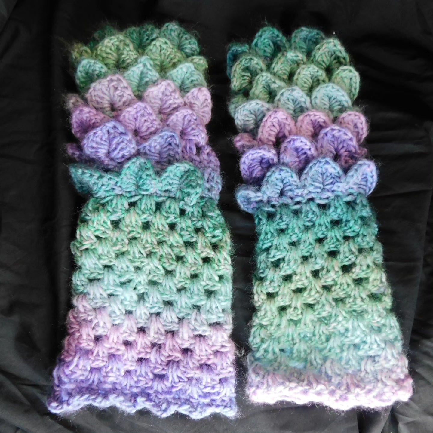 Dragonage scale fingerless gloves